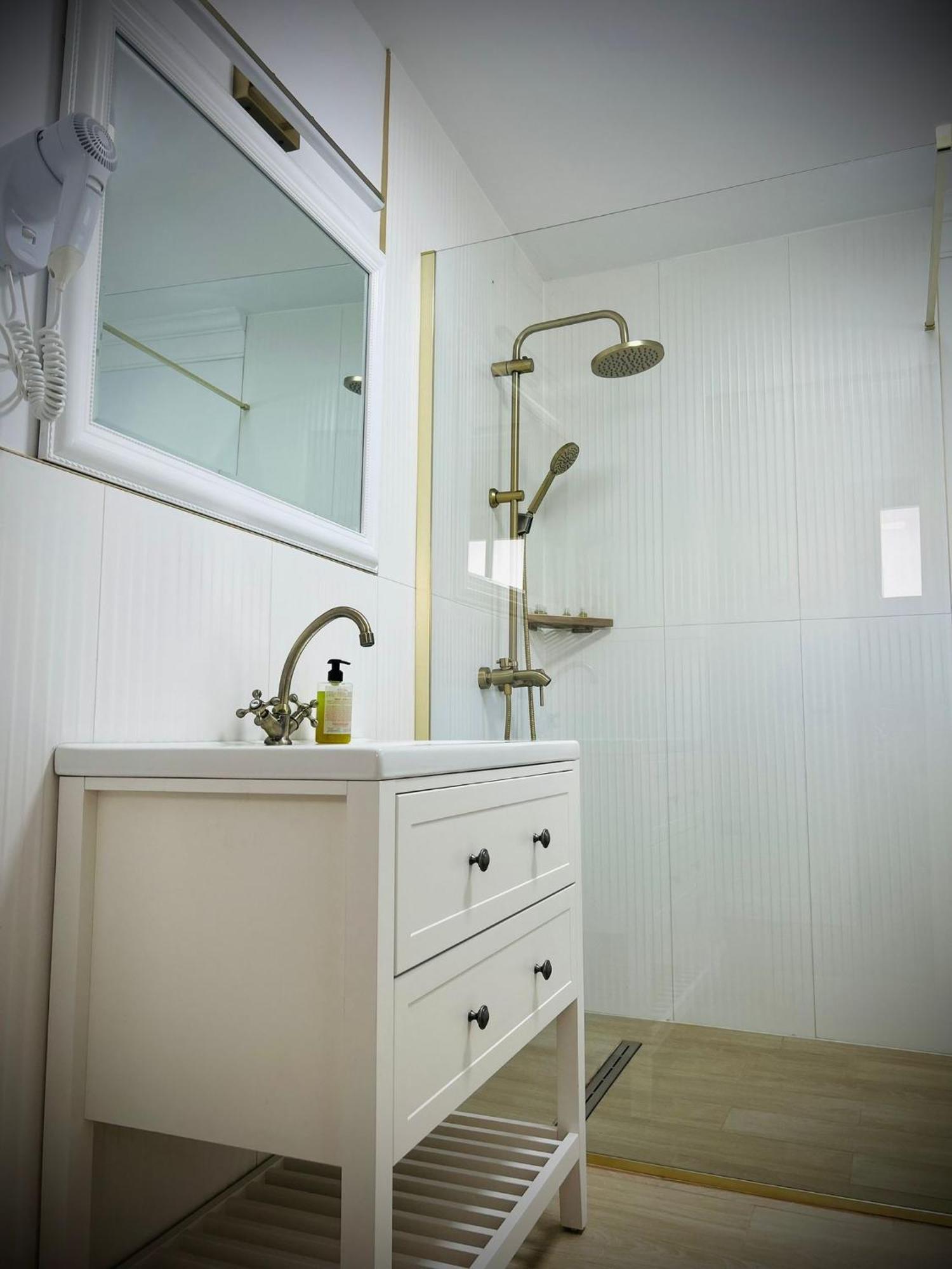 フネドアラThe Corner Houseアパートメント エクステリア 写真